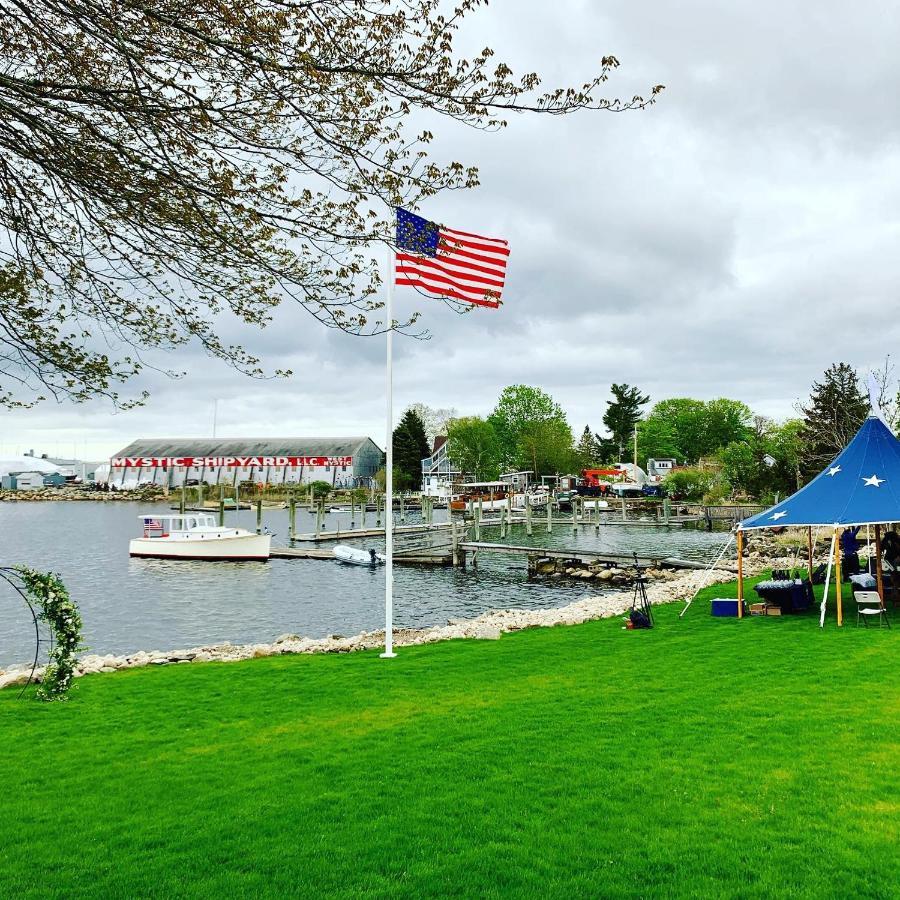 Harbor View Landing 호텔 미스틱 외부 사진