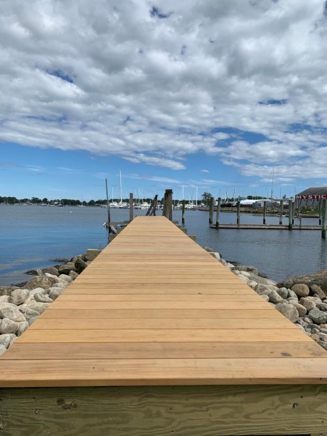 Harbor View Landing 호텔 미스틱 외부 사진