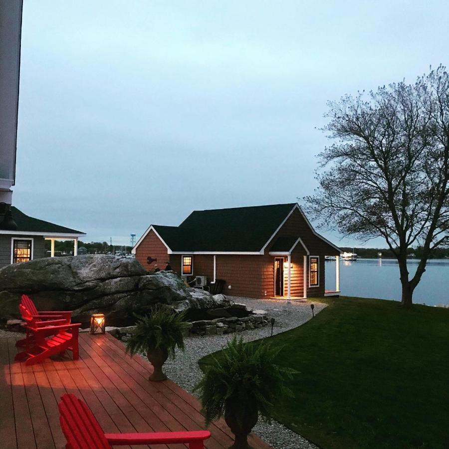Harbor View Landing 호텔 미스틱 외부 사진